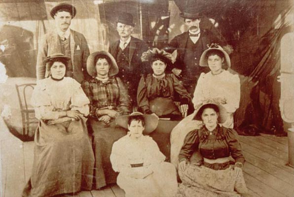 La famiglia reale di Tavolara, nel Golfo di Terranova Pausania, il regno più piccolo del mondo.