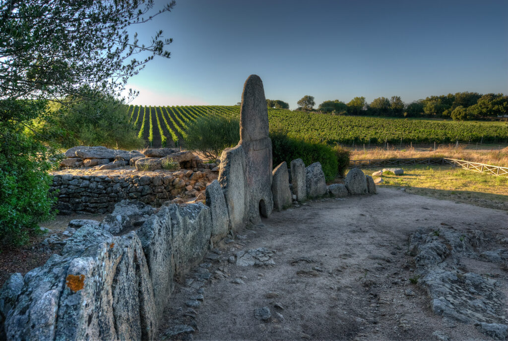 La tomba dei giganti di Coddu Vecchiu ad Arzachena.